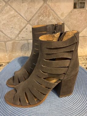 Diba Women 6 1/2 Taupe Suede Cage Block Heel Open Toe Booties Strappy Sandal